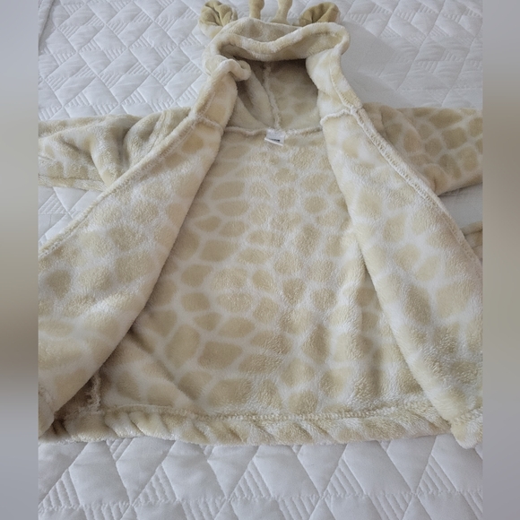 Giraffe Baby Robe - Picture 4 of 6